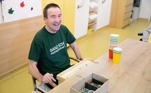 Andreas Pichler (51) freut sich jedes Mal, wenn er in die WABE arbeiten kommen kann.