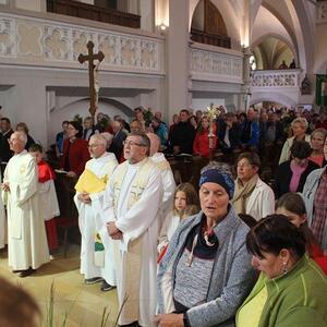 Mit 'Großer Gott, wir loben dich' beenden wir den Gottesdienst